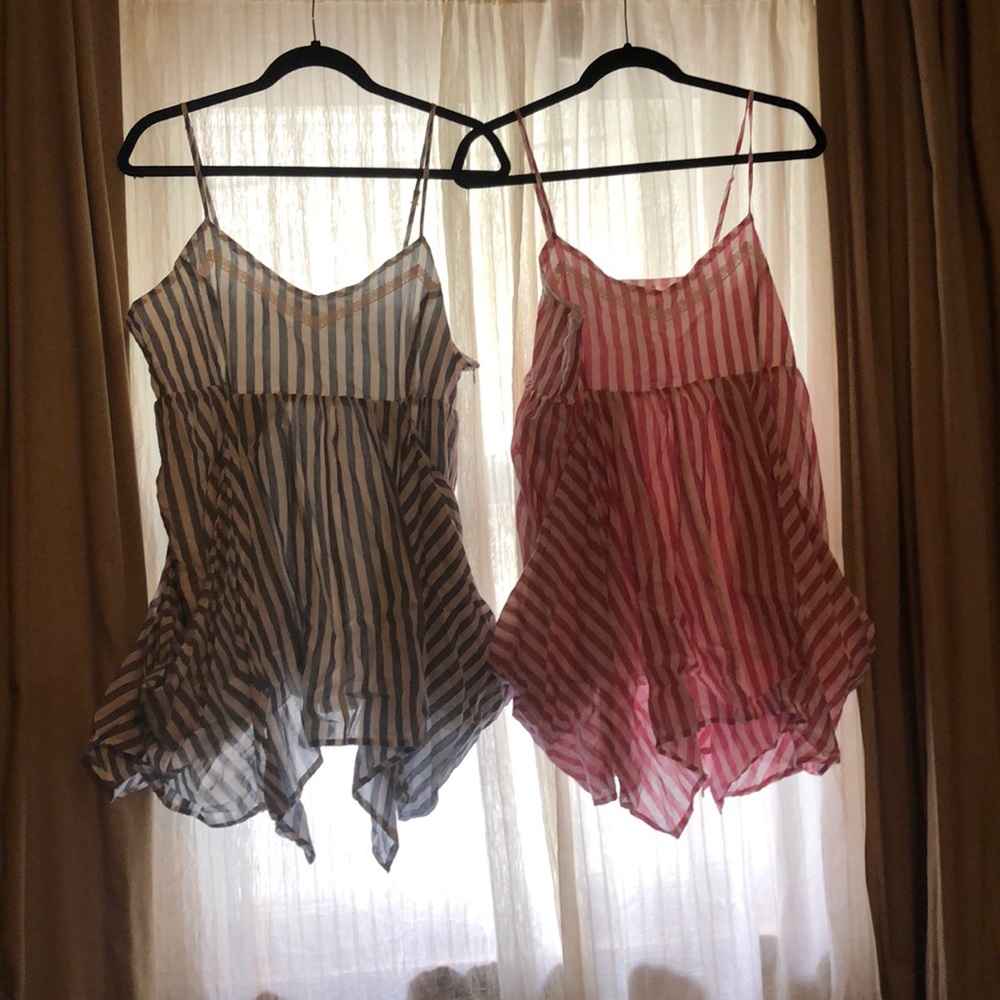 2 tops with pockets